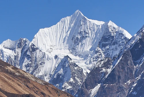 yala-peak-climbing-guide-langtang