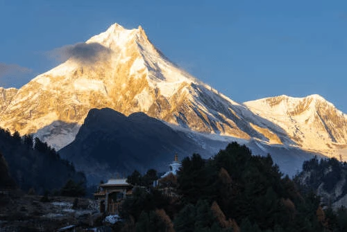 Manaslu-Circuit-Trek-in-spring