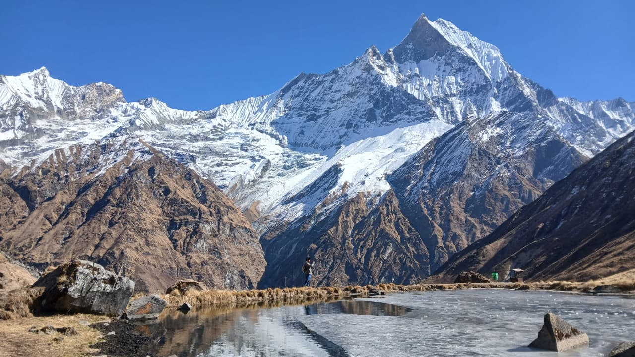 Mirror-Lake-with-reflection-of-Mt-Fishtail