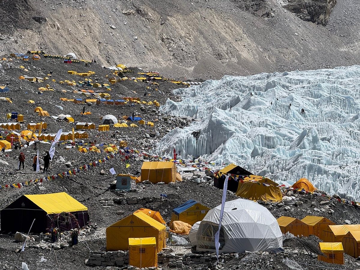 everest-base-camp-at-spring