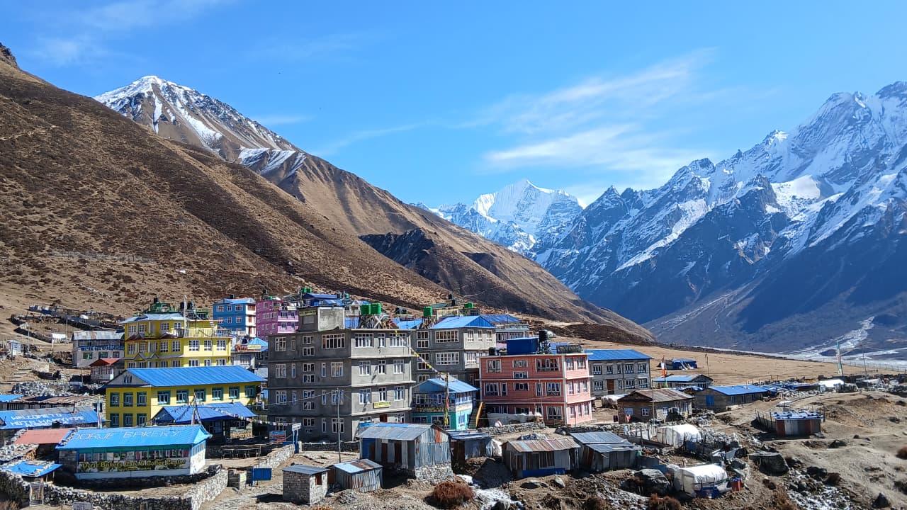 kyanjin-gompa-langtang-gosaikunda-tour