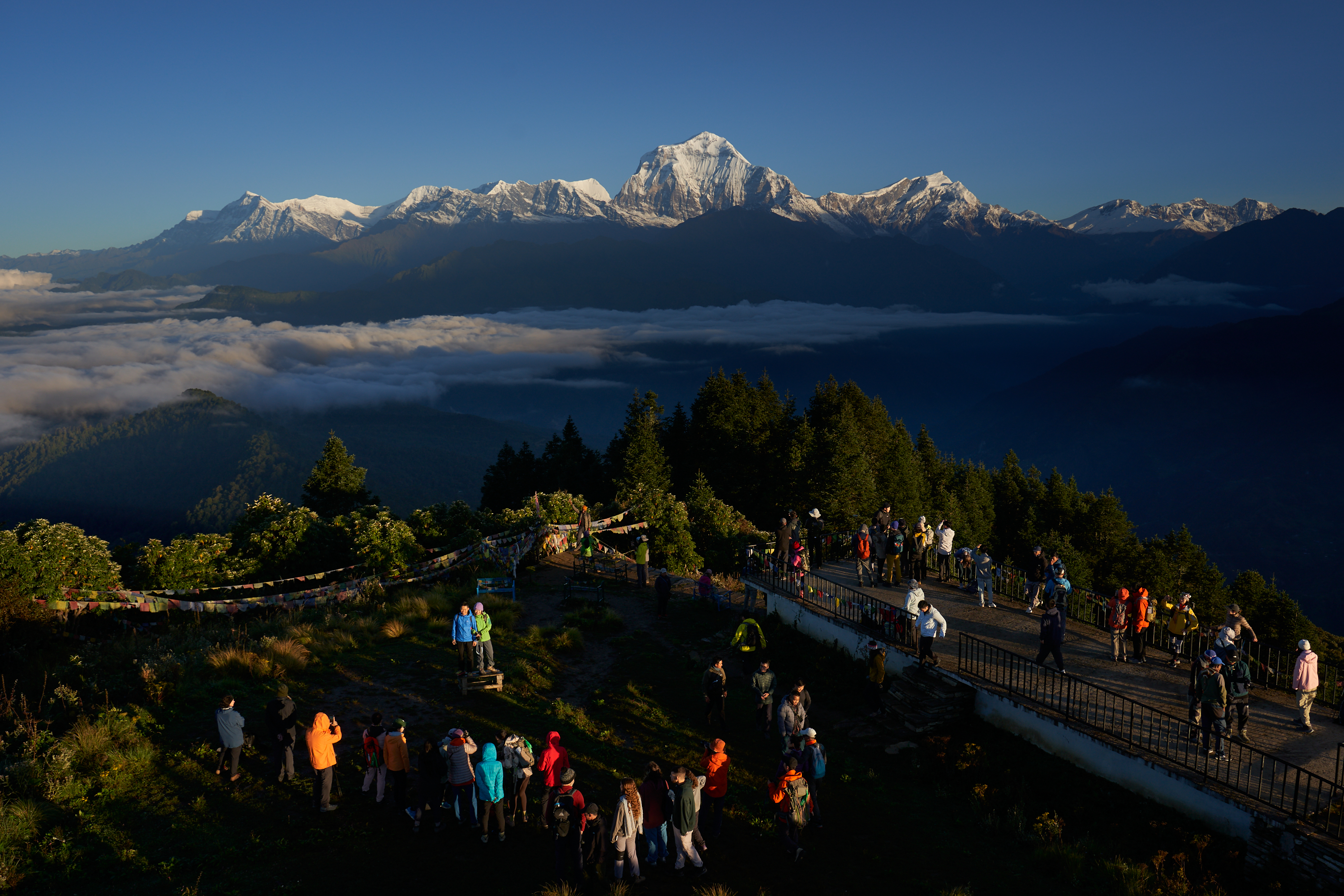 ponnhill-sunrise-during-annapurna-circuit-trekking