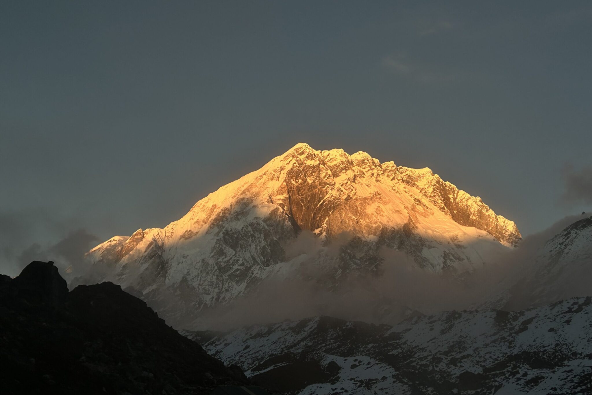 sunset-on-Nuptse-Peak-from-lobuche